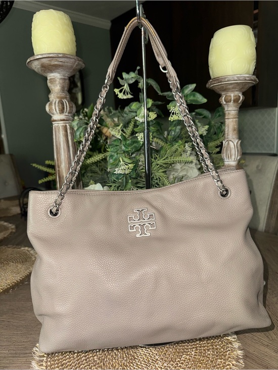 Tory Burch Handbags - Tory Burch Taupe Pebbled Leather Chain-Handle Shoulder Bag in EUC